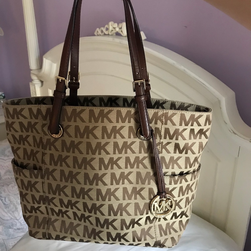 Michael Kors Jet Set Signature Logo Tote handbag